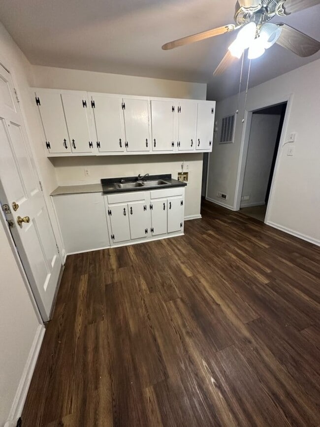 Photo - Sixteenth St Duplex-ZEE Unit 1206 16th St- ZEE