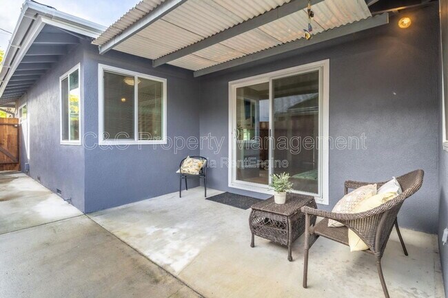 Photo - 582 Newton St