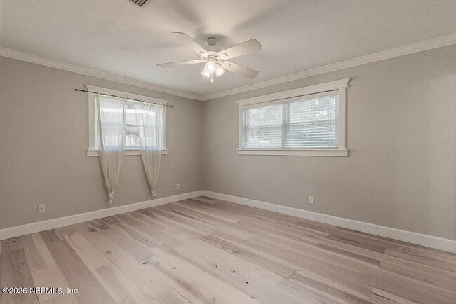 Photo - 1549 Montrose Ave E