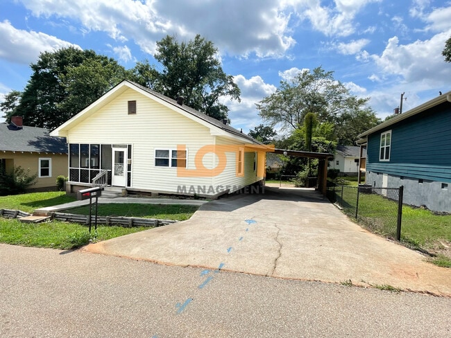 Photo - 294 Werts St