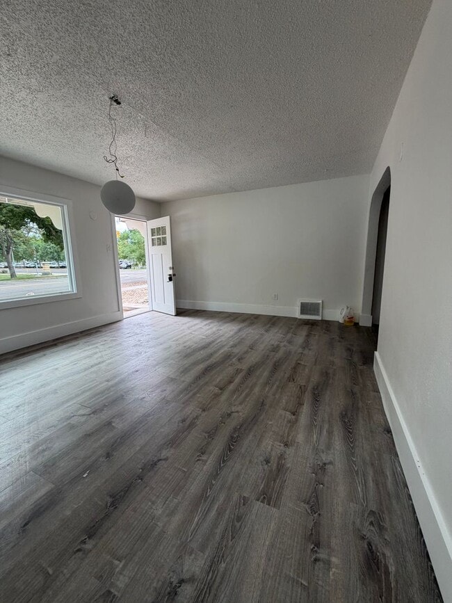 Photo - 624 W Laurel St