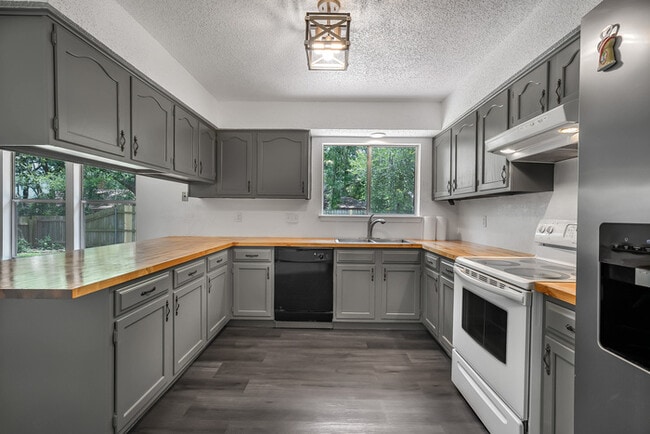 Photo - 4209 Harcourt Dr