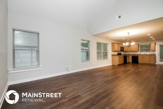 Photo - 875 Maple Trce