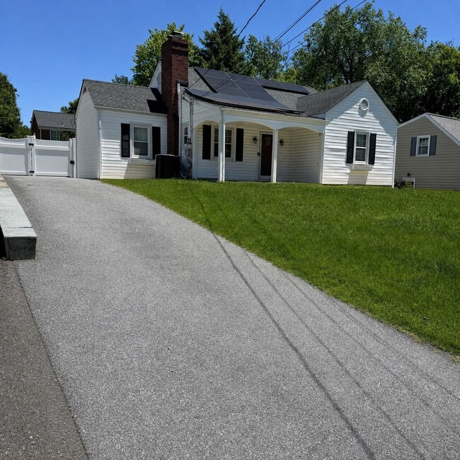 Photo - 9905 Edgehill Ln