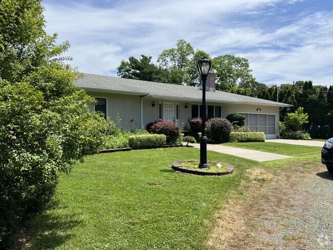 Building Photo - 215 Leon Rd Rental