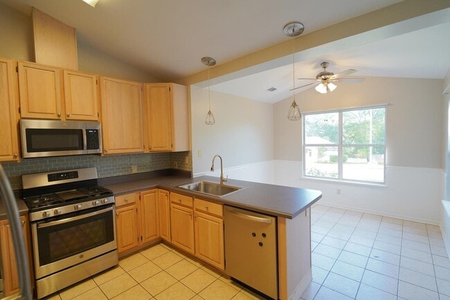 Photo - 1908 Wagon Wheel Cir W