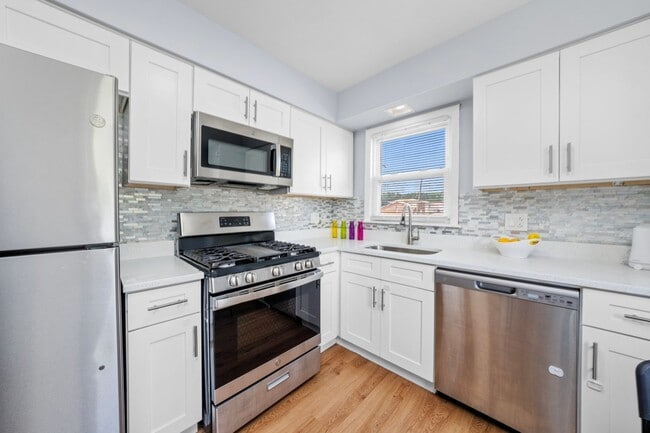 Photo - 760 Sibley Blvd