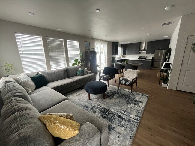 Photo - 548 Aspen Ave