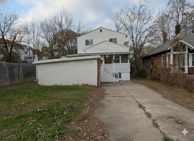 Building Photo - Charming 5-bedroom home located in the heart of Akron