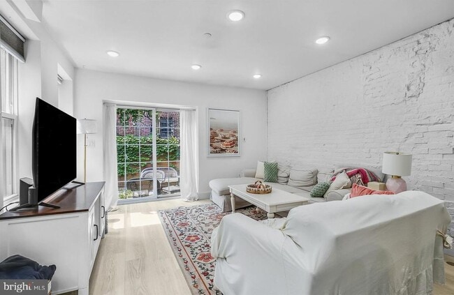 Photo - 2132 Pine St Unit 1R