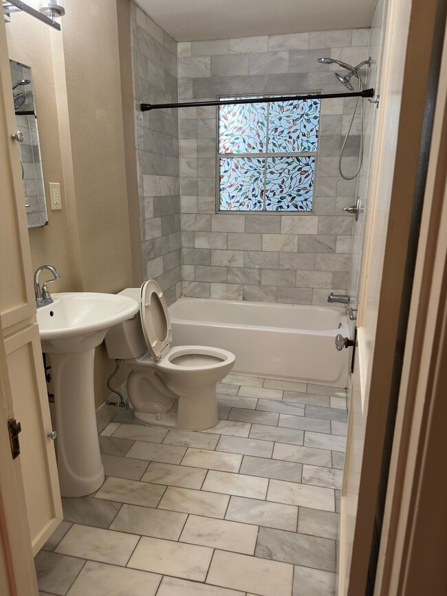 Photo - 906 N 6th St Unidad 906