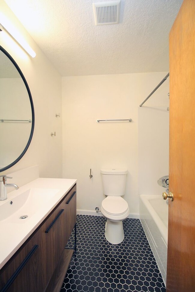 Photo - 3200-3236 SW Marigold St Unit 3210