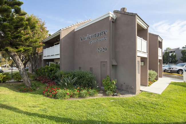 Modernaire Apartments