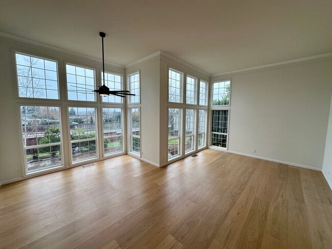 Photo - Large Three Bedroom Home in the Hills of West Salem