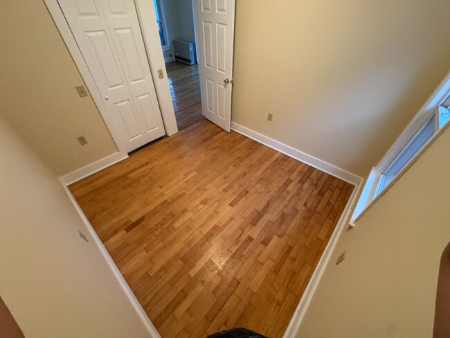 Building Photo - 7 Second St Unit 2