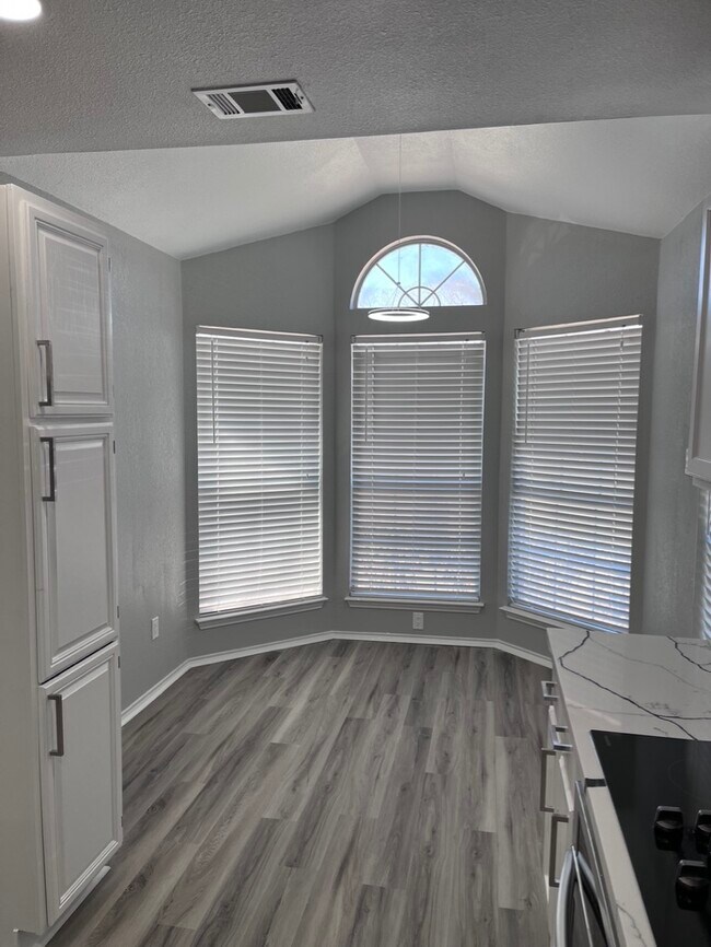 Photo - 6820 Douglas Creek