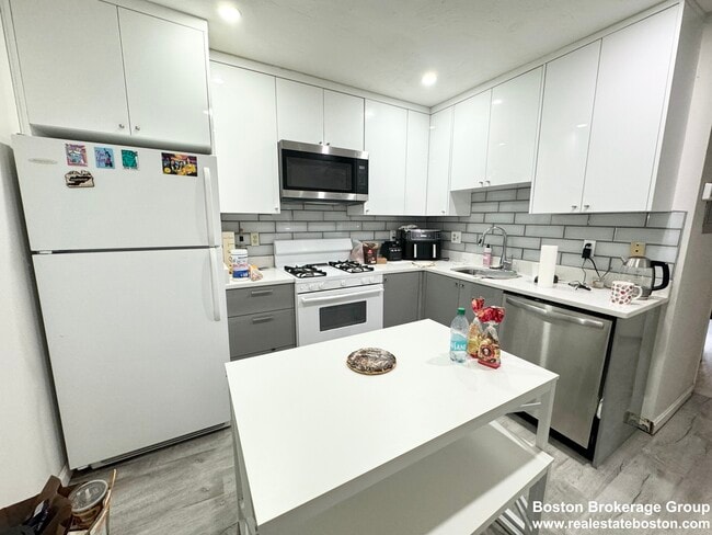 Building Photo - 90 Hammond St Unit 2