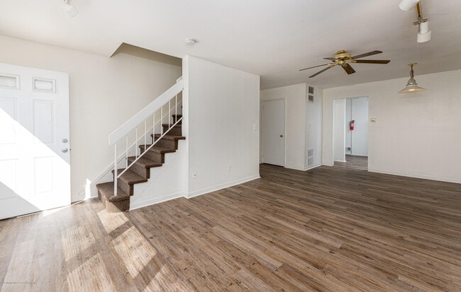 Photo - 140 Primrose Ln