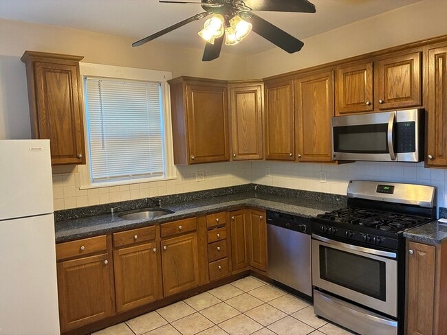 Building Photo - 71 W Selden St Unit 1