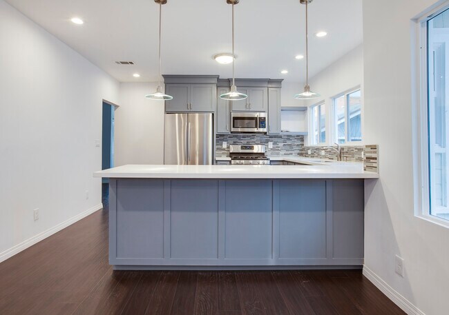 Photo - 2765 W 8th St