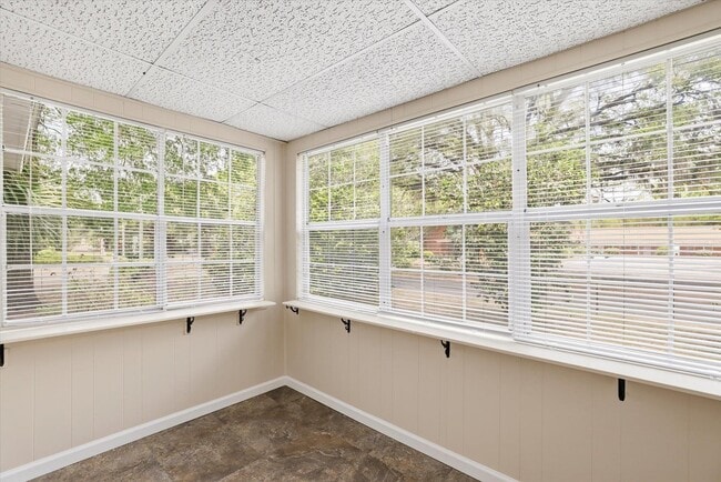 Photo - 219 W 7th Ave