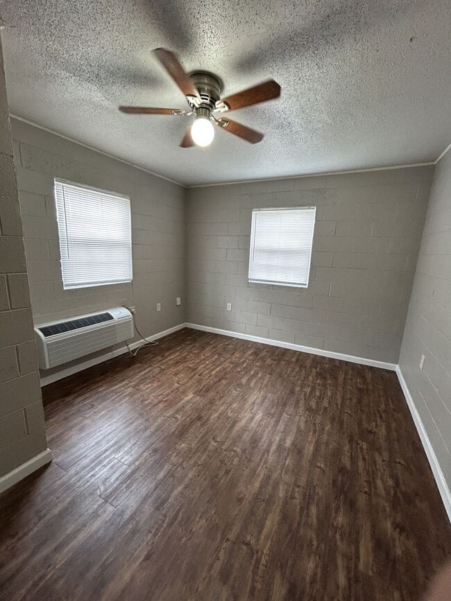 Photo - 1411 S Broadway St Unit 1411 S Broadway - 2