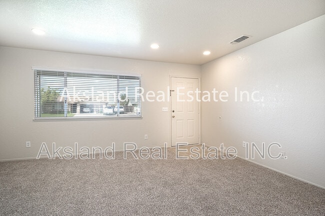 Photo - 354 Blossom Dr