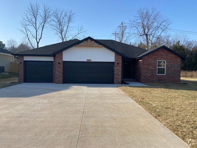 Building Photo - Great spacious home in Willard