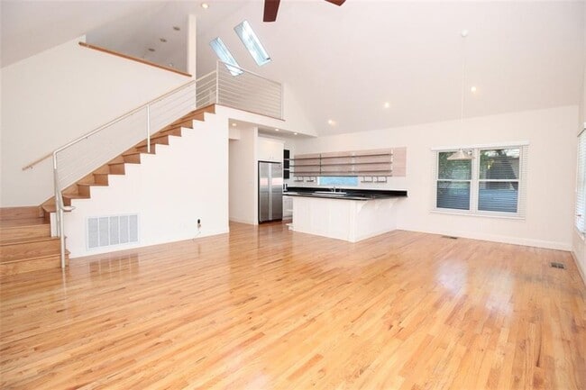 Photo - 604 W Annie St