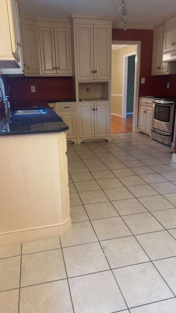 Photo - Available Now! Four bedroom 2.5 Bathroom!!