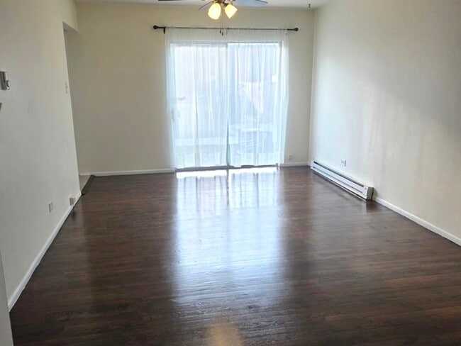 Photo - 1S252 Stratford Ln