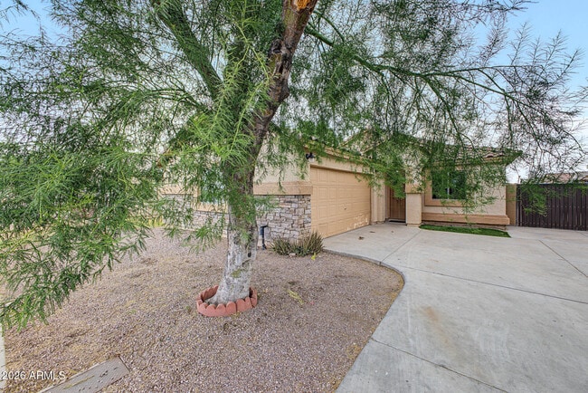3015 N 84th Dr