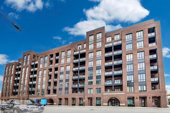 Building Photo - 323 S Racine Ave Unit 3D Rental