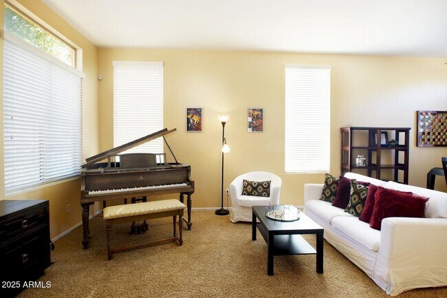 239 W Desert Ave