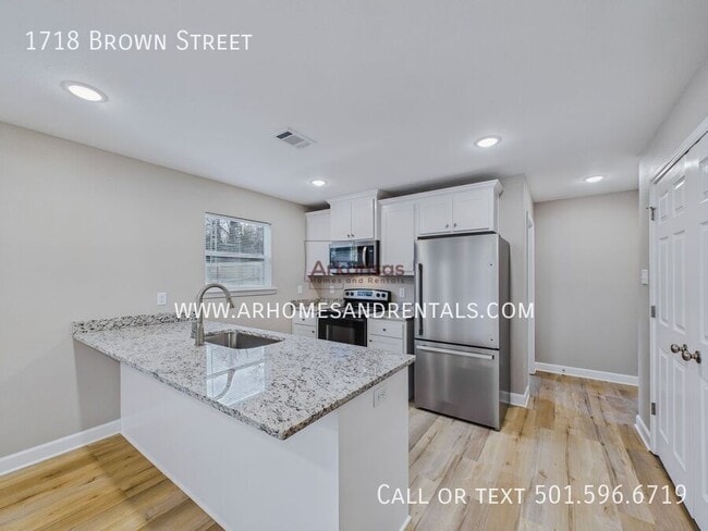 Photo - 1718 Brown St