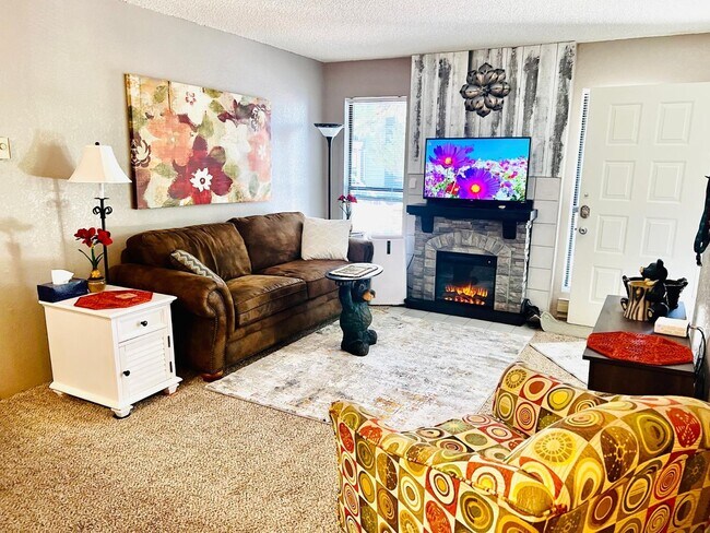 Photo - 2600 S White Mountain Rd