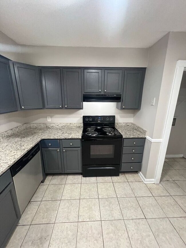 Photo - NOW READY!!! 3 bed 1.5 bath TOWNHOME!!