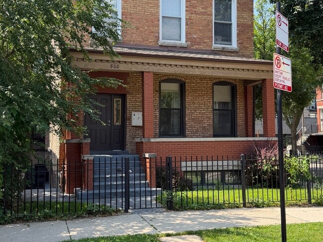 Building Photo - 800 S Claremont Ave