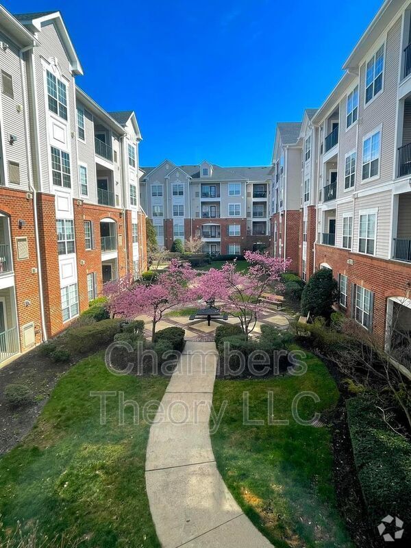 Building Photo - 4860 Eisenhower Ave Unit #489 Rental