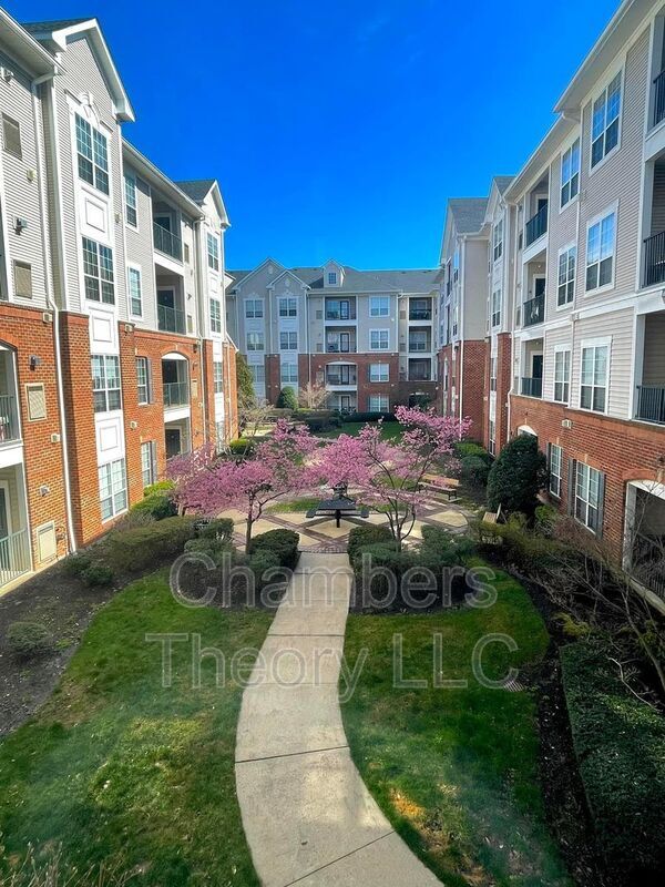 Photo - 4860 Eisenhower Ave Unidad #489 Rental