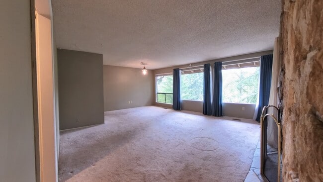 Building Photo - 19124 61st Place NE Unit Apt 2B