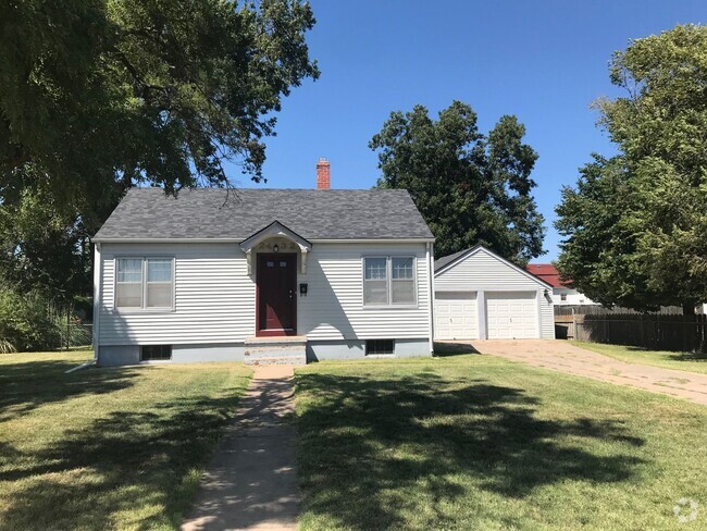 Building Photo - 2 Bedroom, 1 Bathroom House w/Unfinished B...