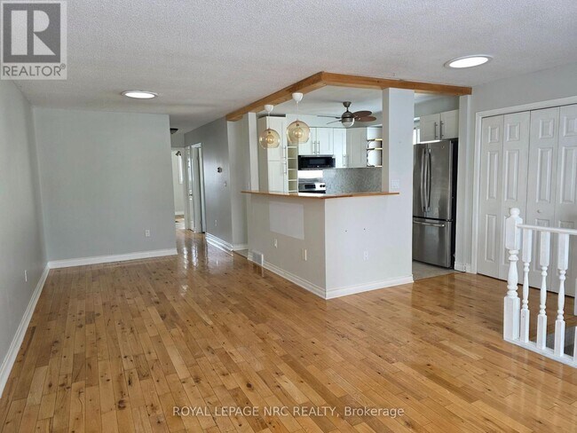 Photo - 37 Fox Trail Dr