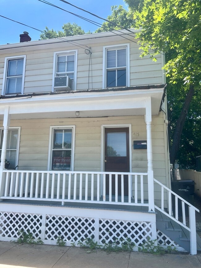 Building Photo - 615 S Braddock St