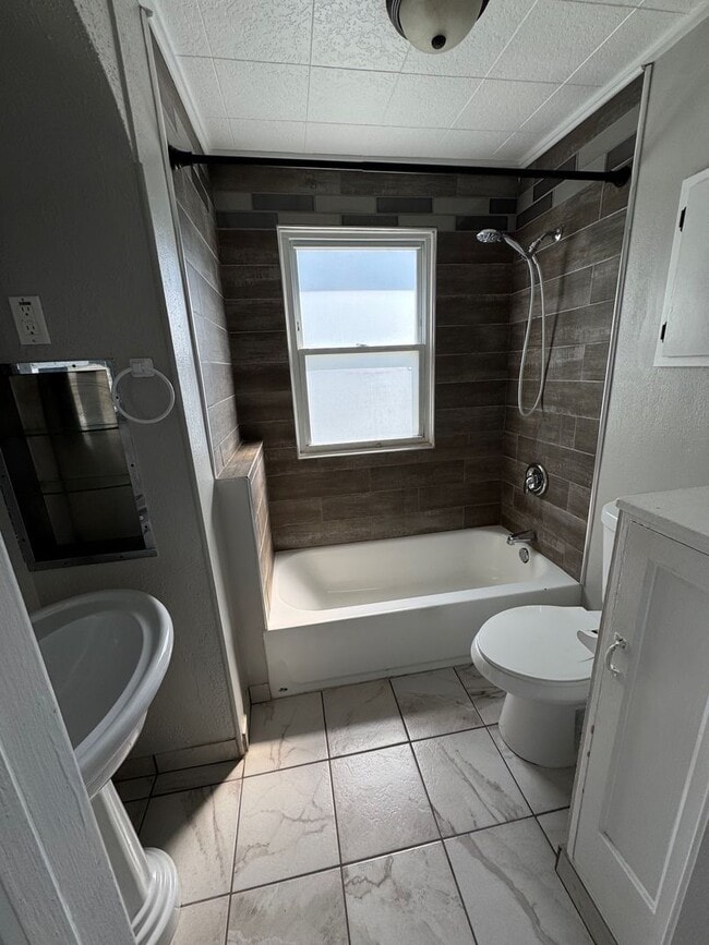 Photo - 1401 N Court St Unit Upper