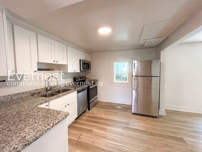 Photo - 3 Bed/1 Bath Home with Fenced Yard / Pet-Friendly / Available Soon!