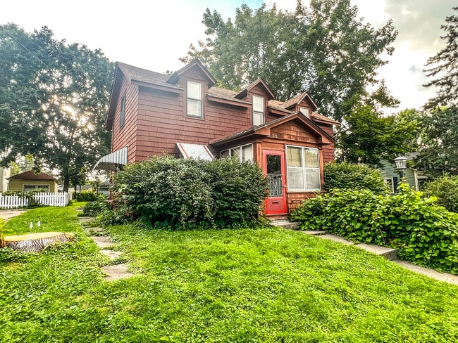 Building Photo - 818 7th St S Rental