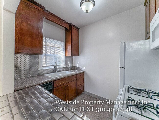 Photo - 1435-1437 1/2 N Las Palmas Ave