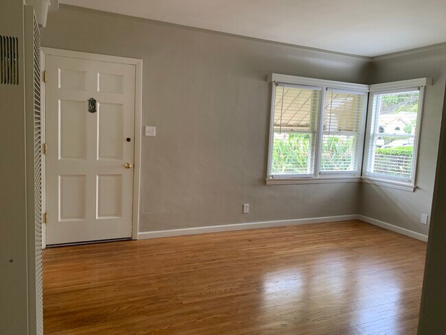 Photo - 318 N Bushnell Ave Unit 318