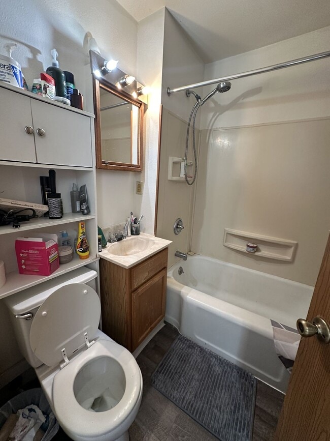Photo - 1 bed 1 bath on Water St near UWEC! Unit 2